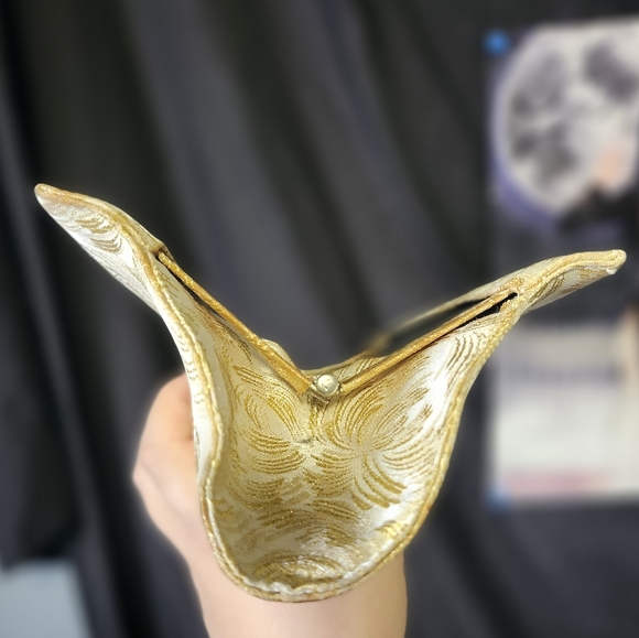 True Vintage Gold Clutch - Picture 3 of 5